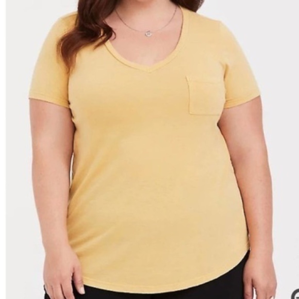 ✨Torrid Mustard Yellow V Neck Tee Top‎ Sz 2